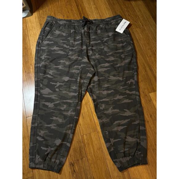 Athleta Camo Farallon Jogger Plus Sz 26 NWT $98 UPF Breathable Drawstring Pocket - Picture 3 of 7